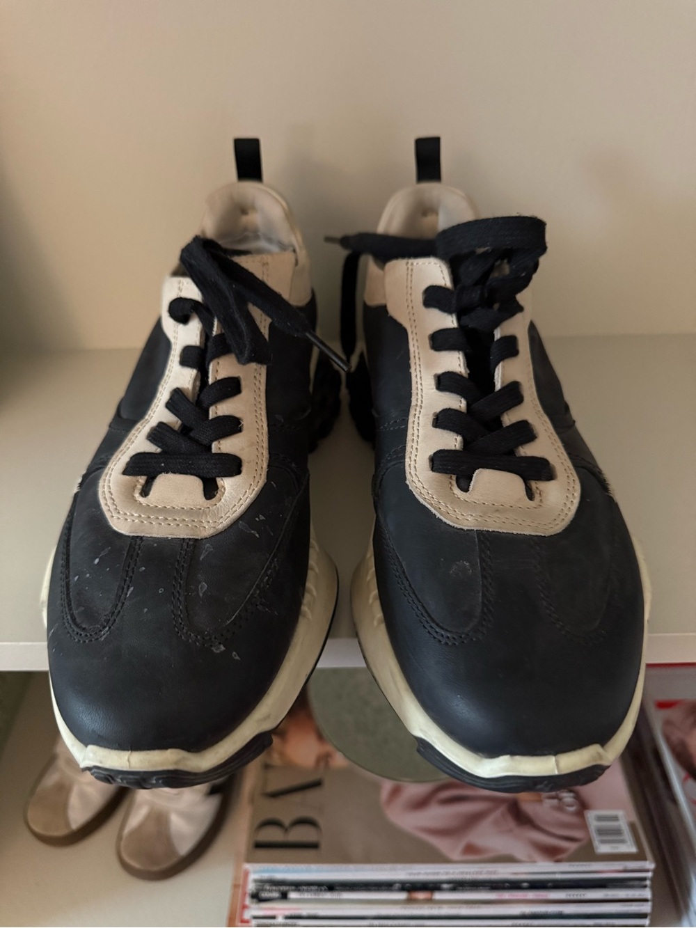 Ecco women’s Black and Cream Casual Lace-Up Sneakers